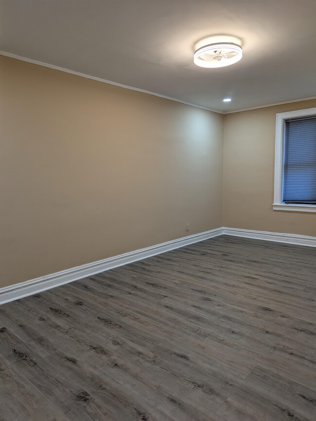 Building Photo - 821 Bergen Ave