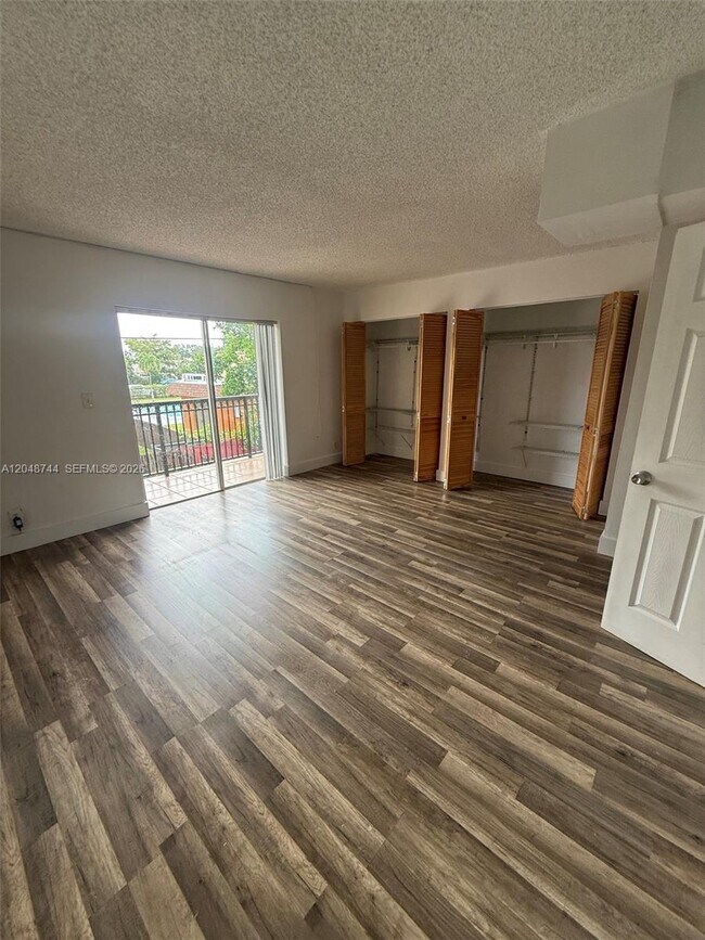 Building Photo - 6631 SW 41st Pl