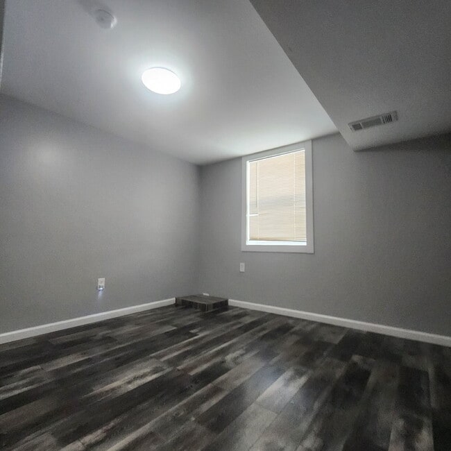 Building Photo - "Charming 2-Bed Basement Apartment with Hardwood Floors in Clinton, MD!"
