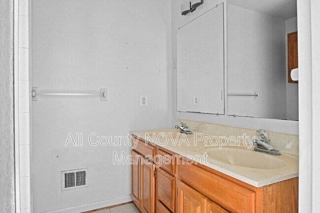 Building Photo - 8108 Timber Valley Ct