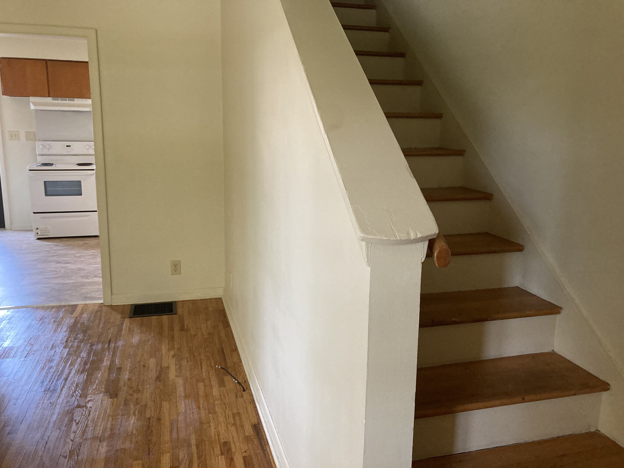 Building Photo - 1112 W Elm St