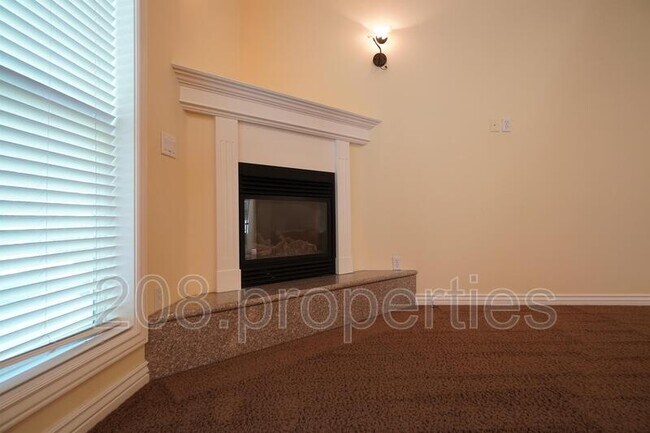 Building Photo - 871 N Grey Pebble Way