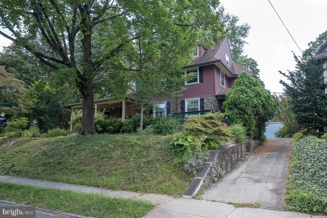 Primary Photo - 110 Llanfair Rd