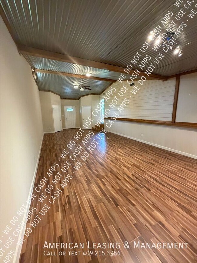 Building Photo - 10271 TX-103