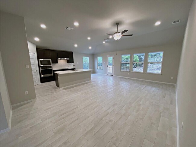 Building Photo - 20915 Oak Dale Dr