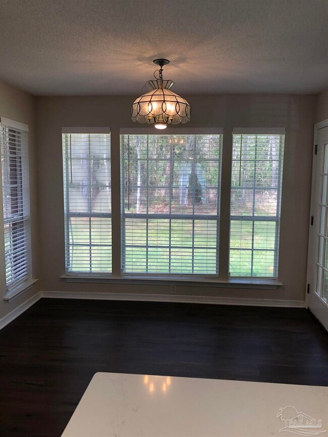Building Photo - 1044 Woodlore Cir