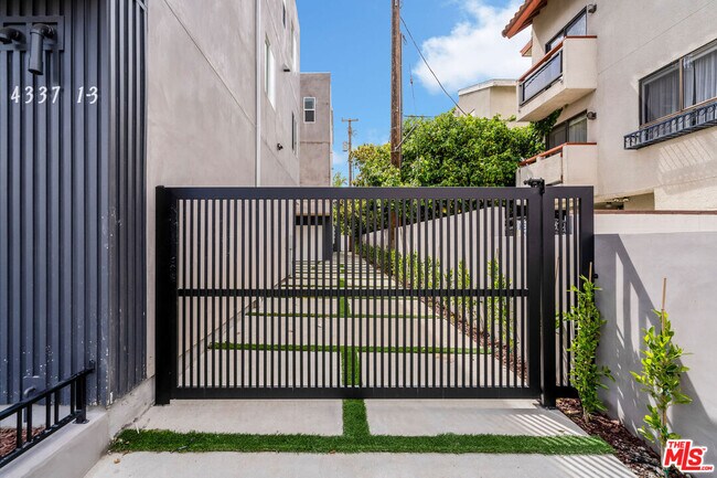 Building Photo - 4337 Dixie Canyon Ave