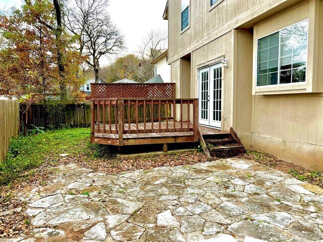 Building Photo - 2904 Wren Cir