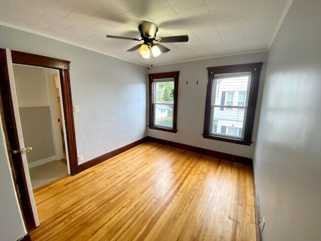 Building Photo - 14 Loring St