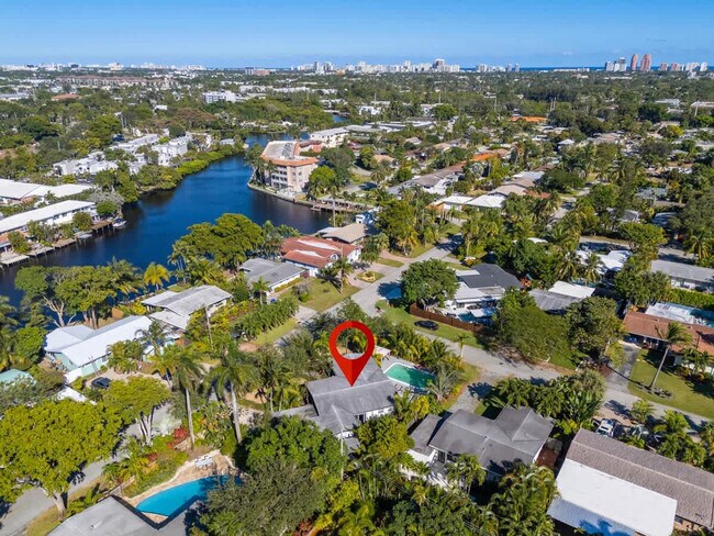 Building Photo - 714 NE 17th Ct