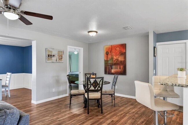 Building Photo - 3425 Fairview Dr