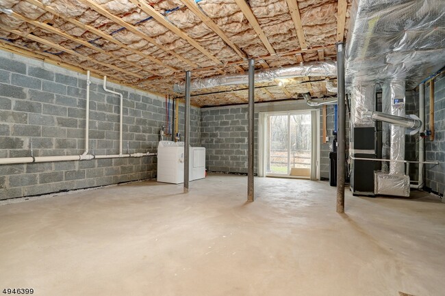 Building Photo - 7 DeCroce Ct