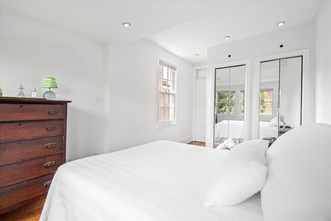 Building Photo - 1647 34th St NW
