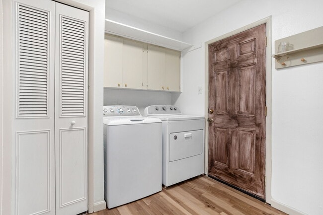 Building Photo - 5259 Prince Valiant Dr