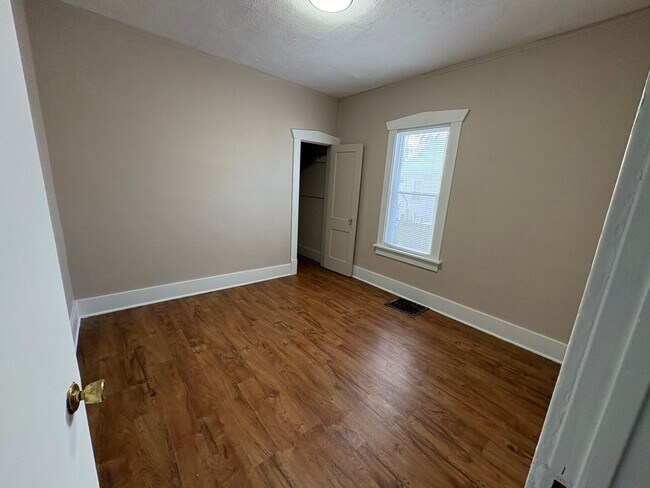 Building Photo - Come see this freshly updated 2 Bedroom - 1 Bath house that is ready to be your new home!!