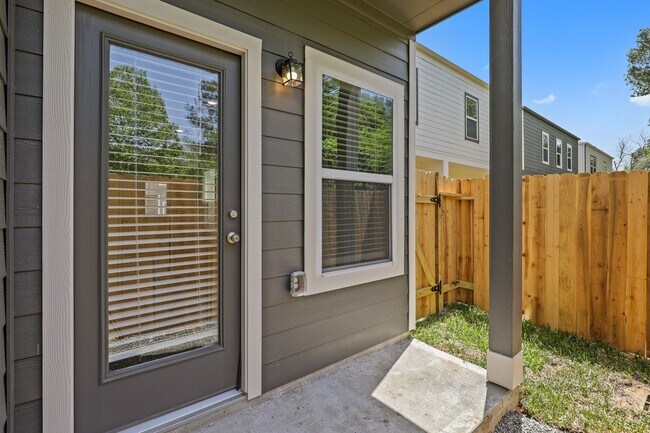 Building Photo - 13511 Axel Ln