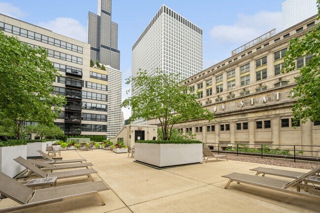 Building Photo - 130 S Canal St