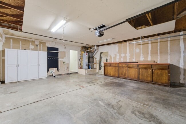 Building Photo - Olivehurst Living: 4 Beds, 2 Baths with Easy Commuting