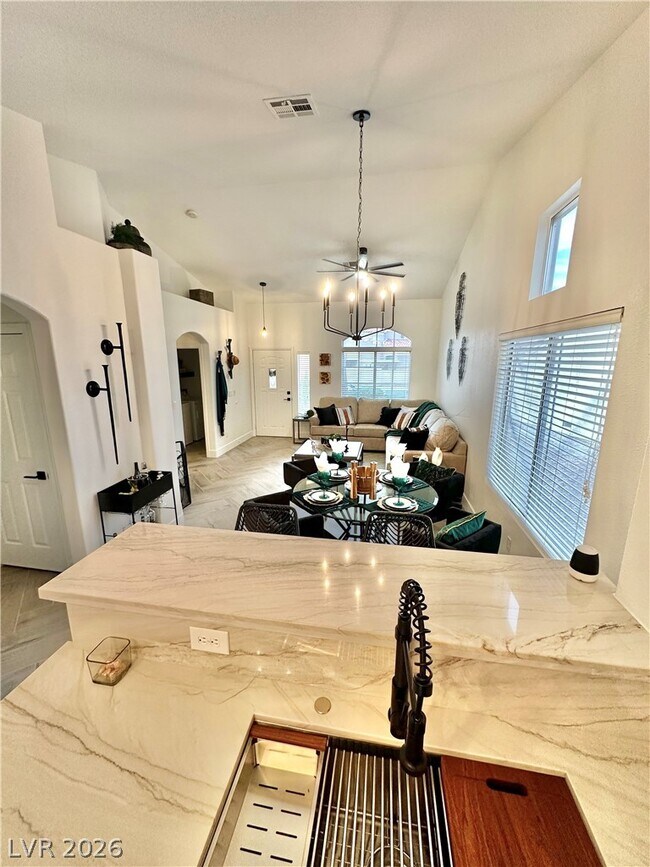 Building Photo - 1724 Pinion Mesa Ct