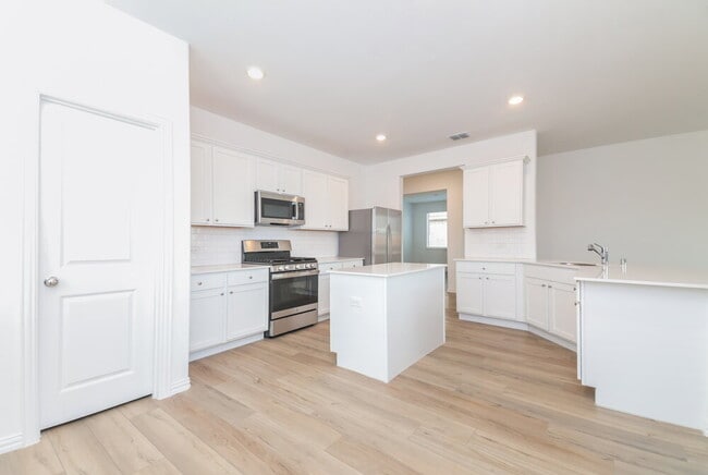 Building Photo - 1110 Daffodil St