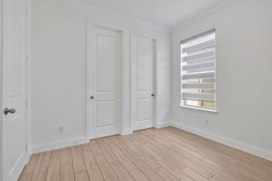 Building Photo - 8318 Vivaro Isle Way