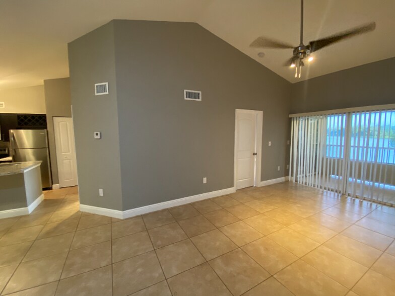 Building Photo - 2803 N Oakland Forest Dr