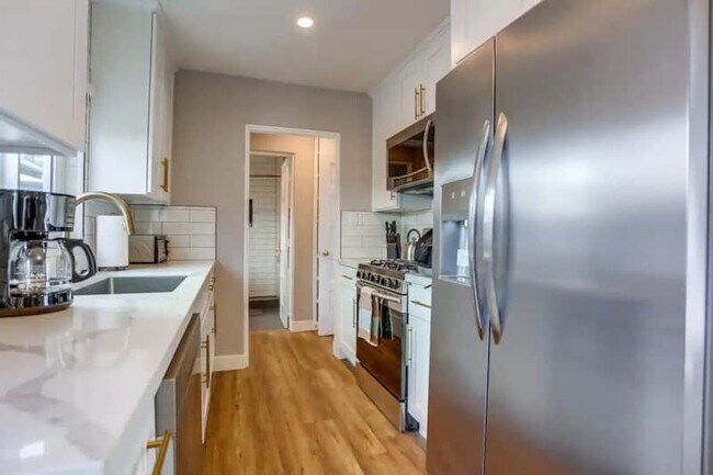 Building Photo - 812 Island Ct