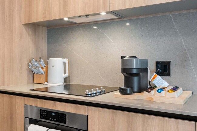 Building Photo - 121 NE 5th St