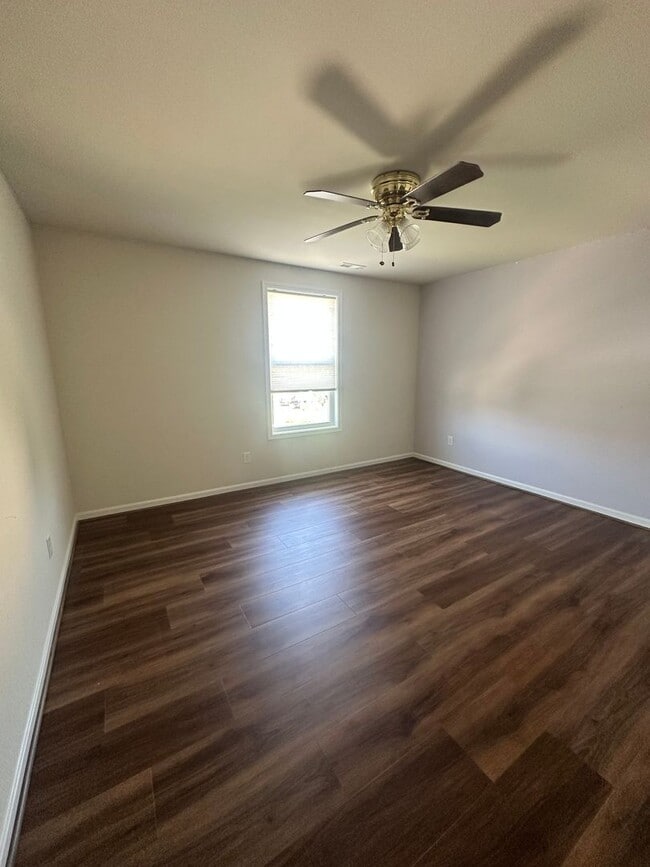 Building Photo - Spacious 4-Bedroom Home – Available Now!