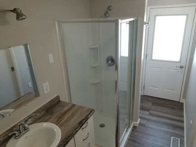 Building Photo - FURNISHED- 3 bed 2 bath single car detached garage, large lot Lawn care included