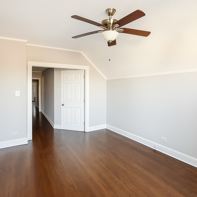 Building Photo - 2839 N Newland Ave