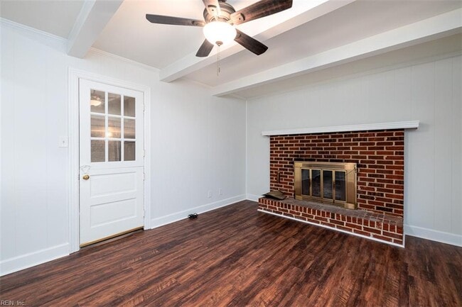 Building Photo - 5525 Greenefield Dr S