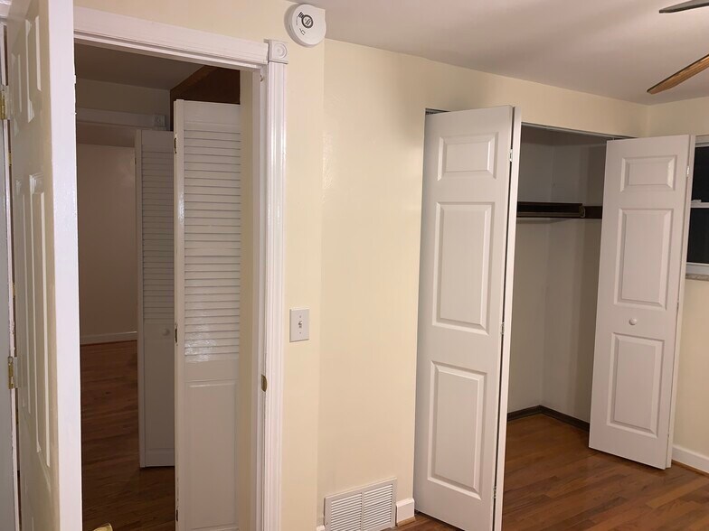 Building Photo - 4268 Sample Ct