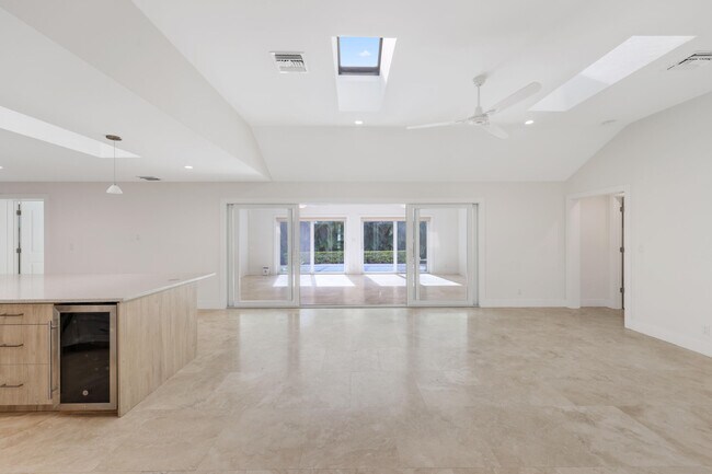 Building Photo - 1386 S Atlantic Dr