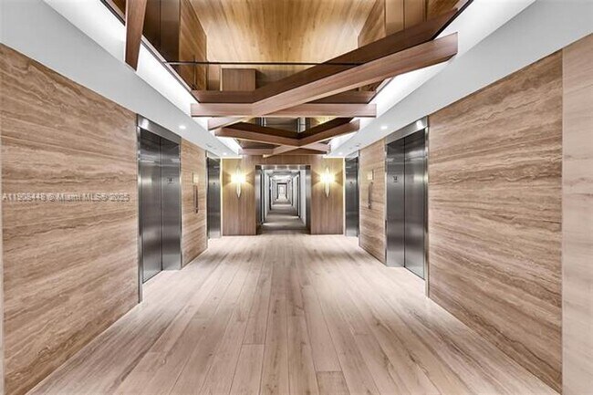 Building Photo - 2301 Collins Ave