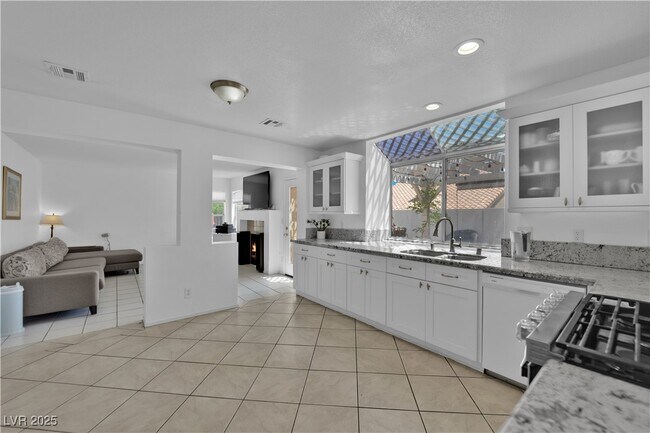 Building Photo - 2128 Desert Pines St