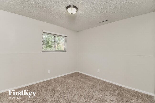 Building Photo - 2273 Farnsworth Dr