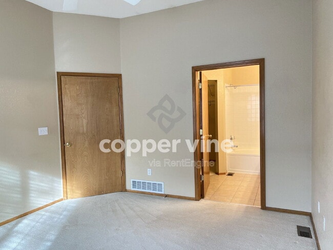 Building Photo - 6337 Cole Ln