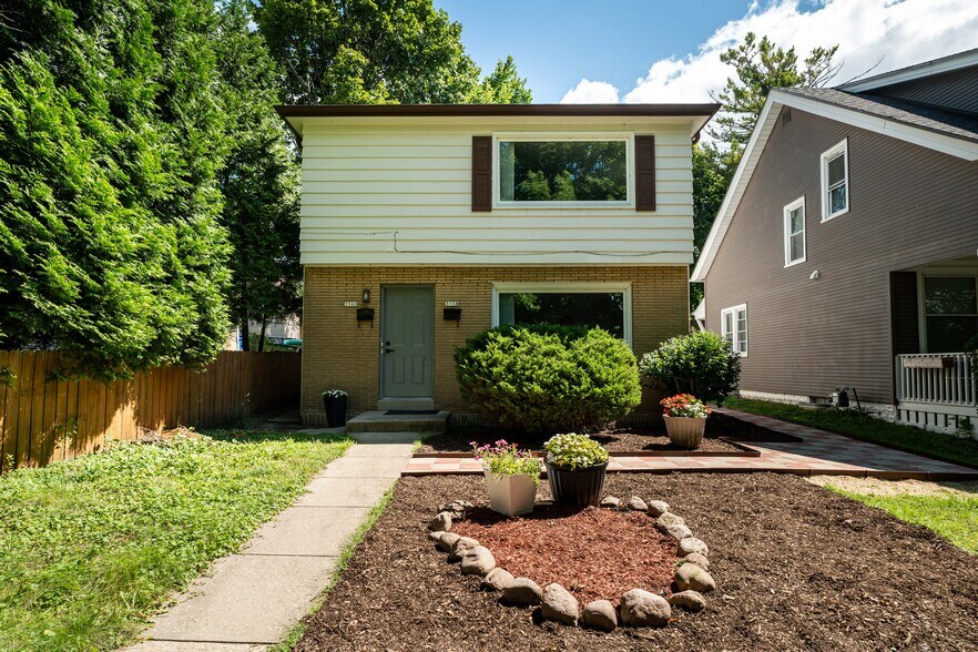 Front 1 - 3558 N Cramer St