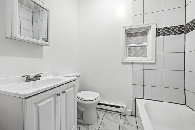 Building Photo - 140 N 7th St