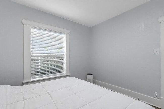 Building Photo - 244 S Volutsia Ave