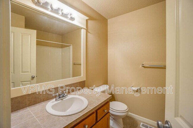 Building Photo - 8019 NE 61st St