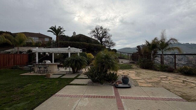 Building Photo - Concord! Beautiful Crystal Ranch home, 5 bedroom 3.5 baths, 3200 sq ft.