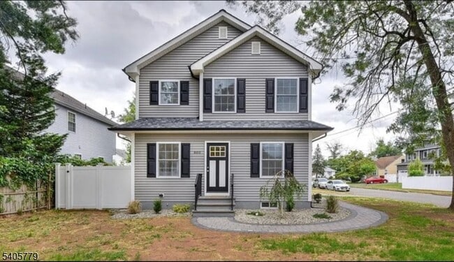 Building Photo - 800 Drake Ave