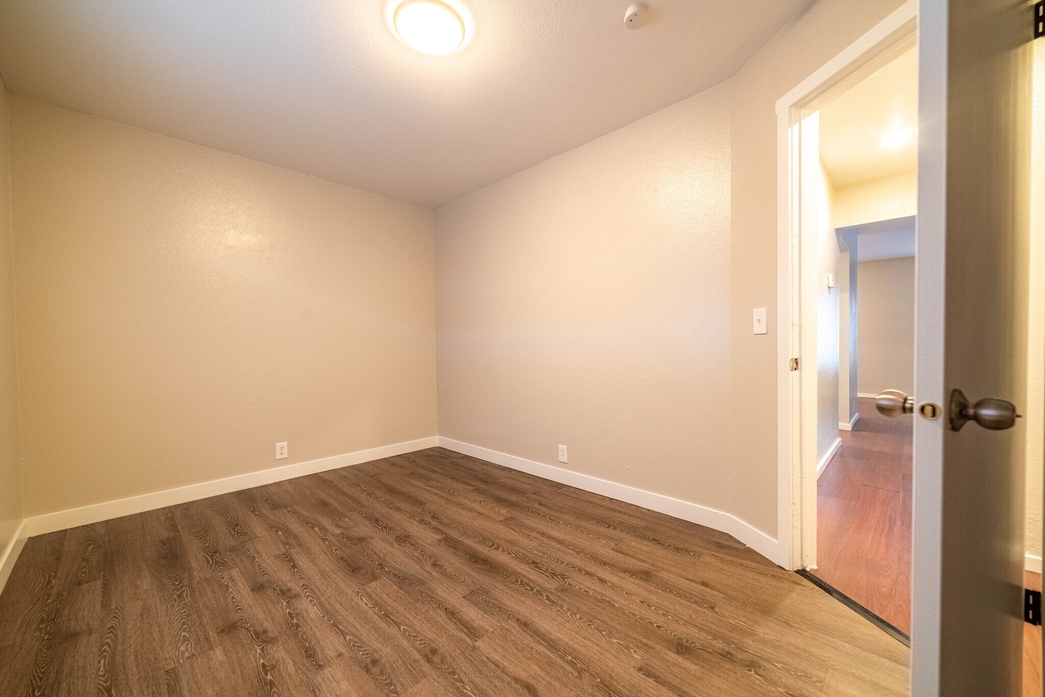 Building Photo - 269 Montgomery St W