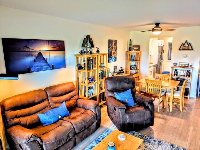 Building Photo - SEASONAL/SHORT TERM TURNKEY condo