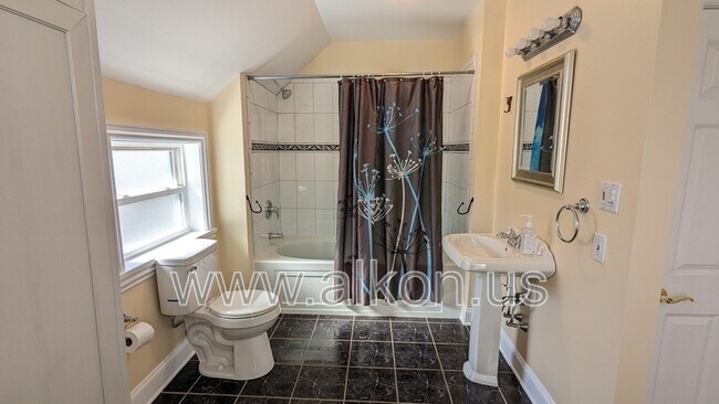 Building Photo - 1401 Nobles Ln