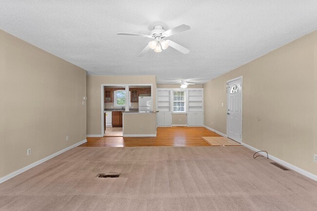 Building Photo - Northwoods Cutie!