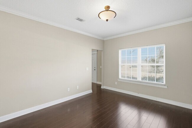 Building Photo - 4 Bedroom Griffin Park Home on Quiet Cul-de-Sac