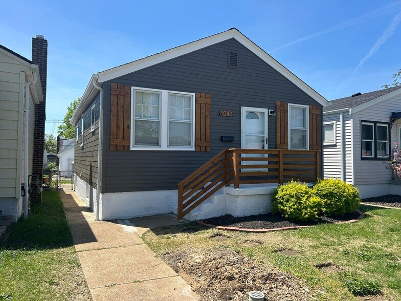 Building Photo - 6042 Fyler Ave